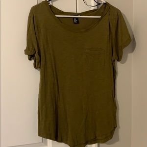 Green pocket tee
